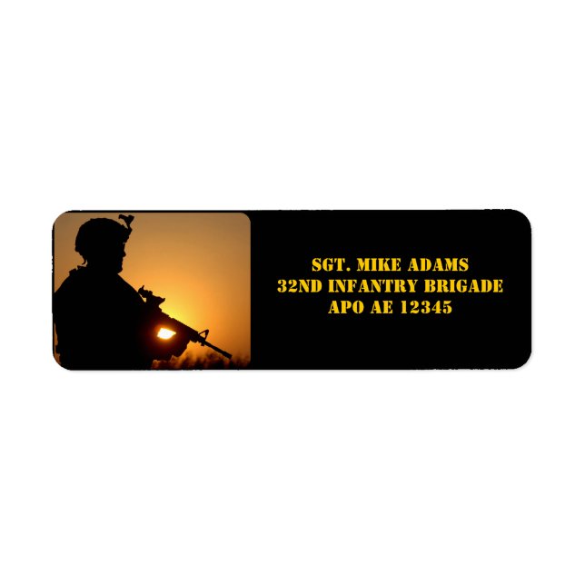 Étiquette Soldat Militaire À Fusil Au Coucher Du Soleil (Devant)