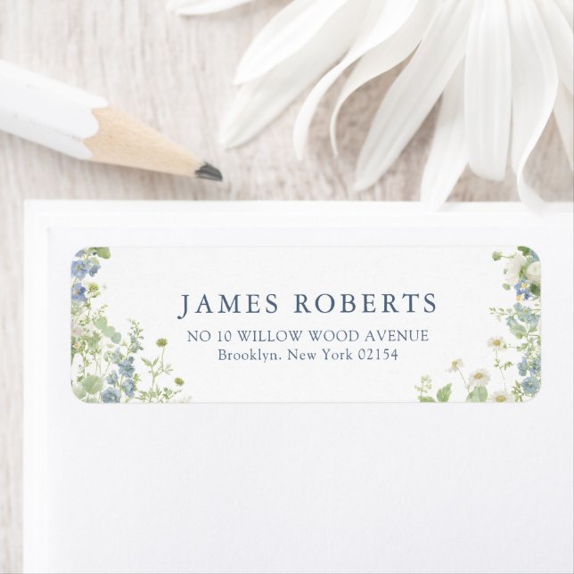 Étiquette Spring Garden Floral Wedding Address Label (En situation)