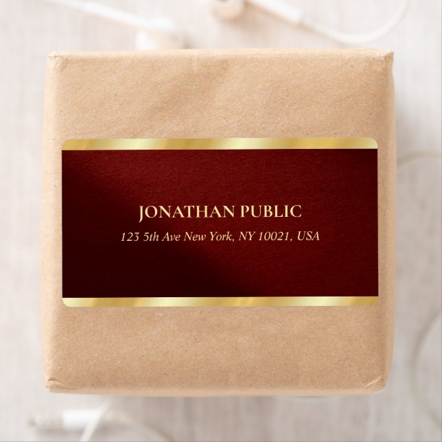 Étiquette Stylish Bordeaux & Gold Text Template Shipping (En situation)