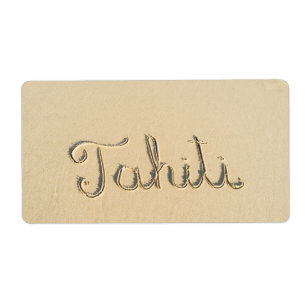 Étiquette Tahiti carved sign on the beach