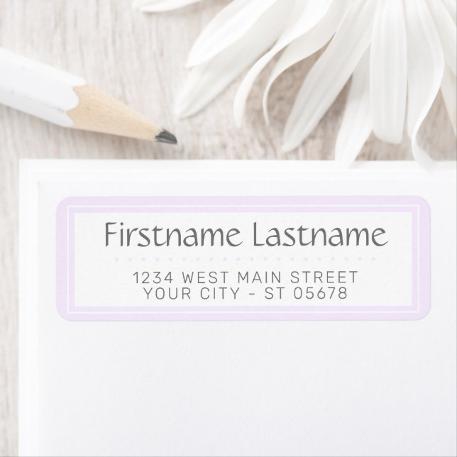 Étiquette Tendance Chic Blanc Simple Typographie Script (En situation)