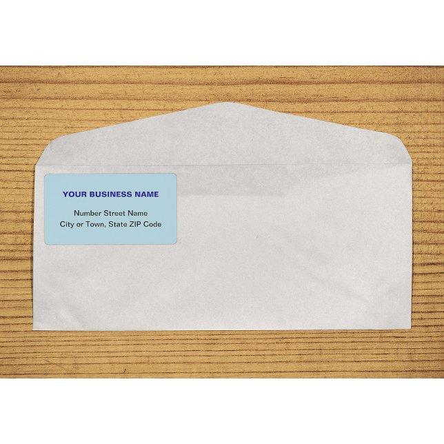 Étiquette Texte Centré Aligné basé sur l'Expédition Bleu Cla (Center aligned plain text business light blue shipping label on envelope)