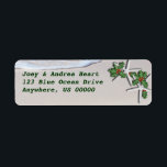 Étiquette Tropical Christmas Starfish Retourner l'adresse St<br><div class="desc">Étiquette de l'adresse de retour de l'étoile de mer tropicale et du saint Noël. Le texte imprimé vert foncé est facile à customiser avec le nom et l'adresse. Deux étoiles de mer blanches avec des saints verts et des baies peuvent être enlevées.</div>