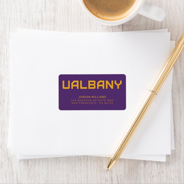 Étiquette Université de Albany Wordmark (En situation)