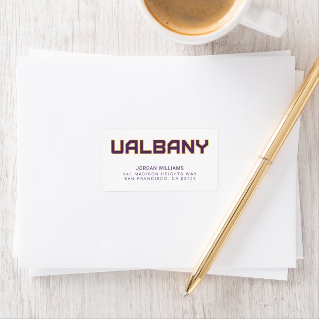Étiquette Université de Albany Wordmark (En situation)