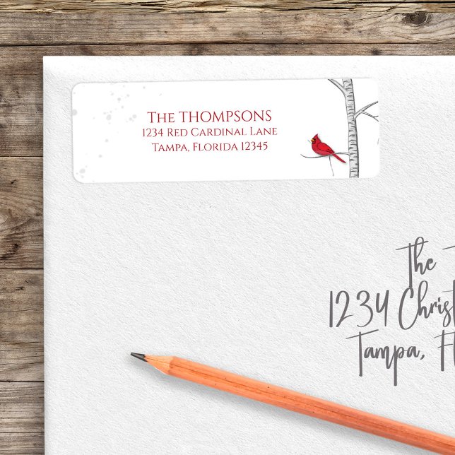 Étiquette Vacances hiver Simple Cardinal Rouge Botanique (Simple winter red cardinal in a birch tree woodland theme return address label. )