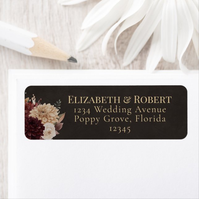 Étiquette Vintage Witchy Floral Wedding Address Labels (En situation)