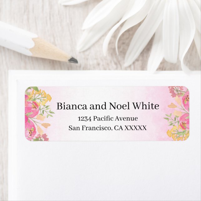 Étiquette Watercolor Pink Floral Return Address Labels (En situation)