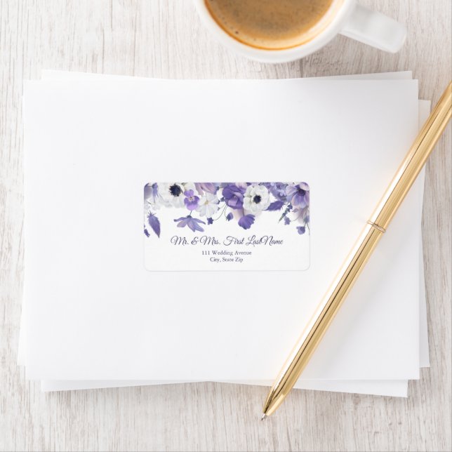 Étiquette Watercolor Violet Purple Flowers Wedding Address (En situation)