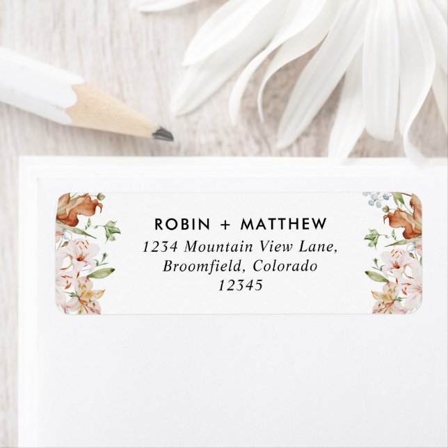 Étiquette White with Earthy Blooms Mariage Adresse de retour (En situation)