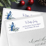 Étiquette Winter Blue Jay Christmas Return Adresse<br><div class="desc">Ces étiquettes d'adresse de retour de Noël à thème hivernal présentent un pot d'aquarelle bleu perché sur des bouges de pin enneigé avec des baies bleues.</div>
