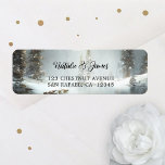 Étiquette Winter Wonderland Christmas Return Adresse Label<br><div class="desc">Étiquette de l'adresse de retour avec une scène hivernale merveilleuse avec des lumières scintillantes dans les arbres. Beau pour un mariage de Noël ou une célébration régulière de Noël.</div>