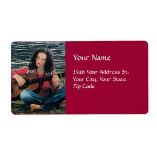 Étiquette Woman Playing Music With Acoustic Guitar