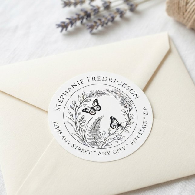 Étiquettes Adresse de retour papillon botanique (Delicate butterfly and botanical design perfect for adding a breezy touch to garden party mail.)