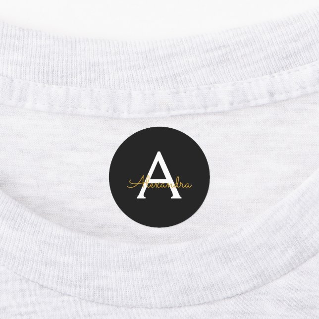 Étiquettes Black Gold Modern Script Girl Monogramme Nom (Apposé)