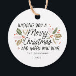 Étiquettes Cadeau A/de type Vintage Holly Berry Christmas Custom<br><div class="desc">Élever votre emballage cadeau fournit cette saison de vacances au niveau suivant avec cette étiquette cadeau lumineux et festif. Avec mon feuillage d'hiver dessiné à la main dans des couleurs vibrantes, associé à une typographie douce et capricieuse. Le dos a une place pour remplir qui il est à et de....</div>