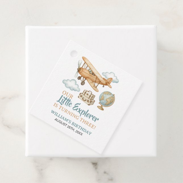 Étiquettes Cadeau Adventure Travel Little Explorer Anniversaire (En situation)