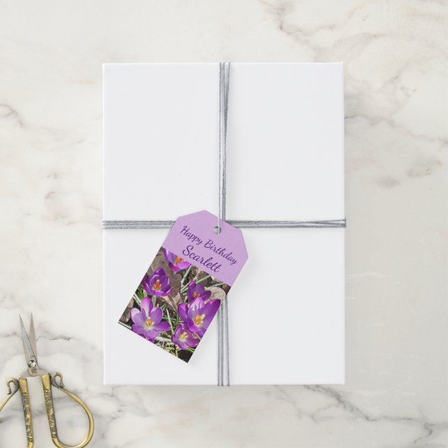 Étiquettes-cadeau Anniversaire du Crocus pourpre (Avec de la ficelle)