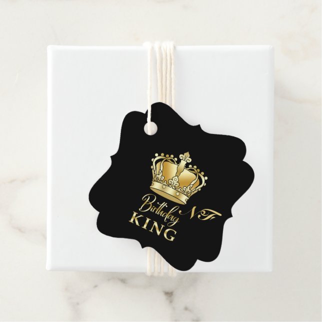 Étiquettes Cadeau Anniversaire King Gold Couronne Royal Monogramme L (En situation)