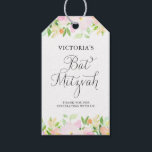 Étiquettes-cadeau Aquarelle Dainty Bat mitzvah Floral Merci<br><div class="desc">Un élégant et féminin Bat mitzvah floral merci tag cadeau avec des fleurs pastel aquarelle et un script lunatique. Cette invitation est l'accent parfait pour les sacs de faveur.</div>