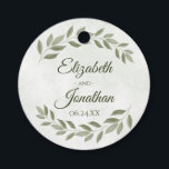 Étiquettes Cadeau Aquarelle rustique Verdure Élégante Mariage de tai<br><div class="desc">Ces belles étiquettes-cadeaux mariages présentent du texte vert sauge sur un arrière - plan marbré avec une bordure de feuilles aquarelles peints à la main. Le texte est entièrement personnalisable et contient les noms du couple mariage et la date du mariage. Super comme étiquettes de faveur!</div>