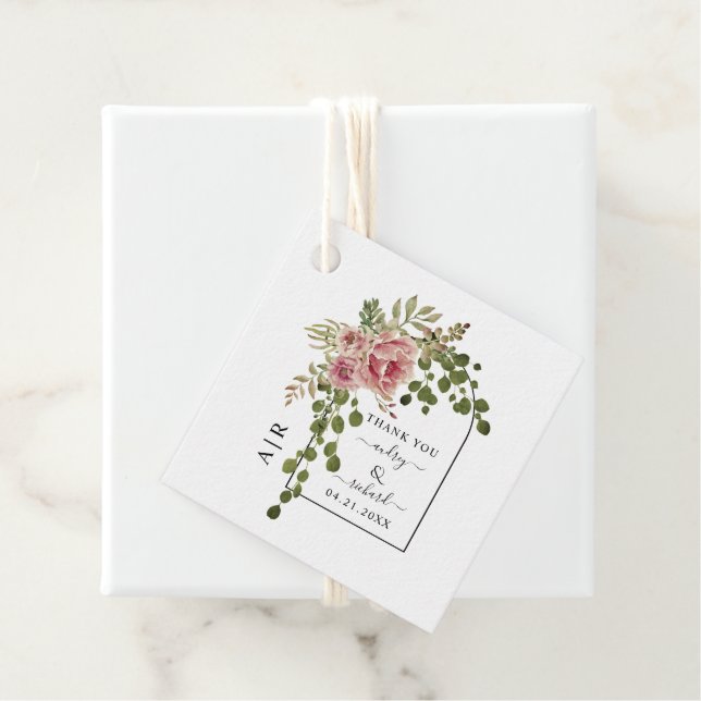 Étiquettes Cadeau Arc de fleurs rose rose et mariage monogramme (En situation)
