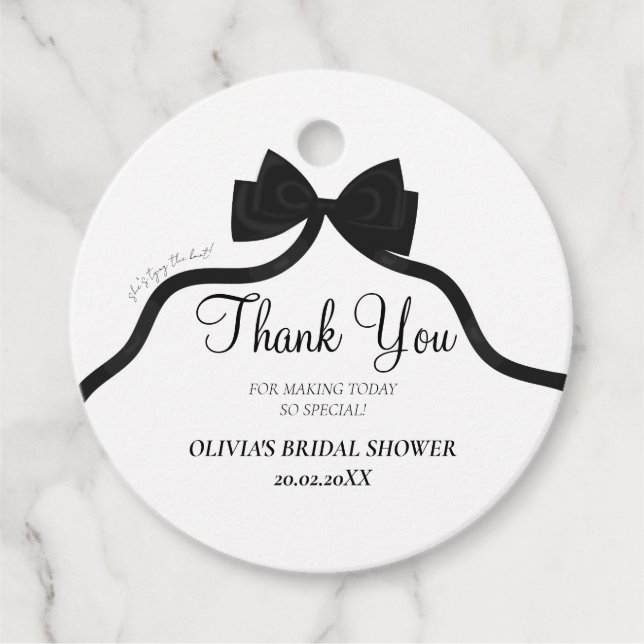 Étiquettes Cadeau Arc noir elle attache la faveur de la douche nupti (Devant)
