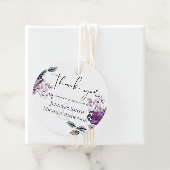 Étiquettes Cadeau Article de mariage économique à motif floral foncé (En situation)