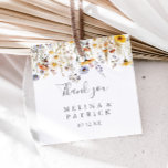 Étiquettes Cadeau Automne Sunshine Fleur sauvage Wedding Favor Tags<br><div class="desc">Ces étiquettes de mariage fleur sauvage ensoleillées d'automne sont parfaites pour un mariage rustique. Le design se compose de multiples aquarelles violet, violet, fleurs jaunes, bourgeons bordeaux et feuillage vert olive magnifiquement regroupés en bouquets. Faites vous-même les étiquettes en incluant vos noms, l'événement (le cas échéant) et la date. Ces...</div>