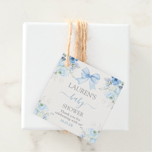 Étiquettes Cadeau Baby shower Garçon avec arc (En situation)