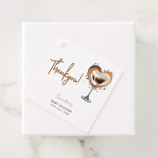 Étiquettes Cadeau Baby shower Tini One Espresso Martini (En situation)