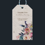 Étiquettes-cadeau Balise Boho Floral Feather Rustic Shower Favoriser<br><div class="desc">Cette belle étiquette de faveur d'inspiration bohème / remerciement tag est ornée de jolies fleurs et plumes d'aquarelle, sur un arrière - plan en papier kraft recyclé vintage pour une sensation élégante mais subtile. La coloration en fait un endroit parfait pour toutes les saisons. Entièrement personnalisable avec les éléments correspondants...</div>