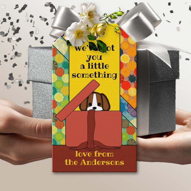 Étiquettes-cadeau Balise cadeau de chien de dessin drôle mignonne (A funny gift tag featuring a cute little puppy in a box on a colorful background)