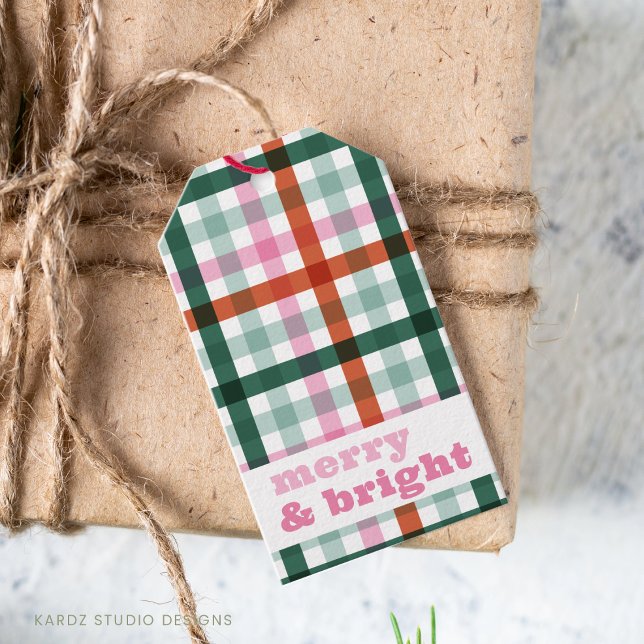 Étiquettes-cadeau Balise cadeau de Noël et de joie personnalisée (Merry and Bright, personalize with names Christmas gift tags, with trendy and modern gingham holiday)
