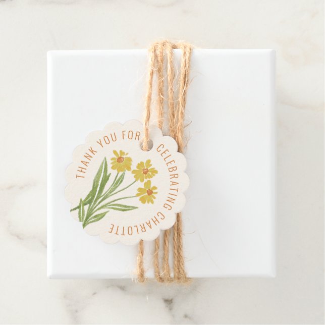 Étiquettes Cadeau Balise Cadeau simple Fleur sauvage Jaune Anniversa (En situation)