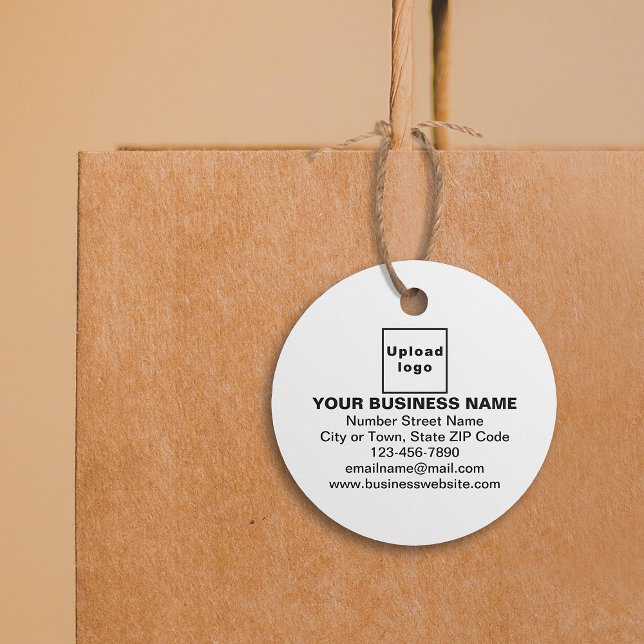 Étiquettes Cadeau Balise Marque d'entreprise sur le cercle blanc (White round shape tag with your business brand attached on shopping bag.)