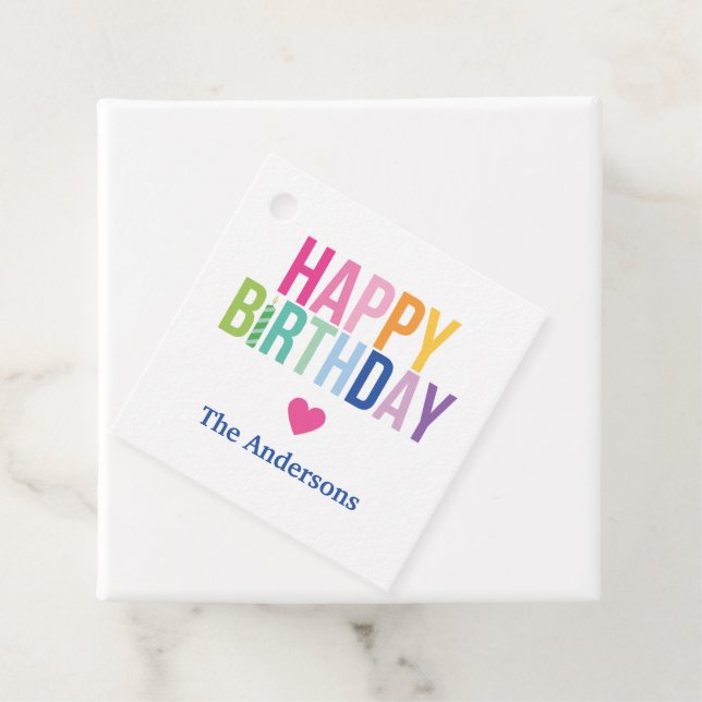 Étiquettes Cadeau Balises cadeaux Rainbow pour anniversaire heureux  (En situation)