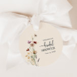 Étiquettes Cadeau Balises de préférence de Fête des mariées Boho<br><div class="desc">Fête des mariées Boho Favor Tags. Découvrez un charme rustique avec une palette de tons terre tendance, tan, brun, rouille, terre cuite et orange brûlé. Cette collection, composée d'herbes séchées, de feuilles et de fleurs sauvages vintages, vous emmène dans un voyage à la nature. Avec des affiches de fête, des...</div>