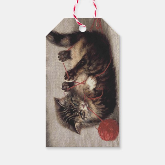 Étiquettes-cadeau Berceau de chat, un chat jouant avec une pelote de (Devant)