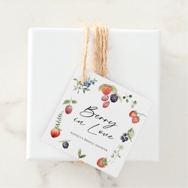 Étiquettes Cadeau Berry in Love Watercolor Berries Bridal Shower (En situation)