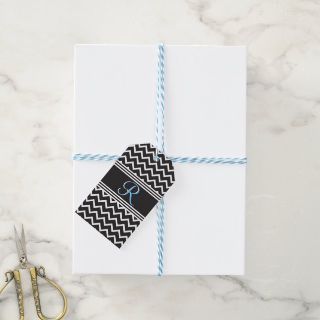 Étiquettes-cadeau Black | Blanc Chevron gothique Zigzag Monogramme (Avec de laficelle)