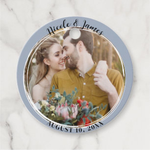 Étiquettes Cadeau Bleu Poussiéreux Minimaliste Rond Photo De Mariage