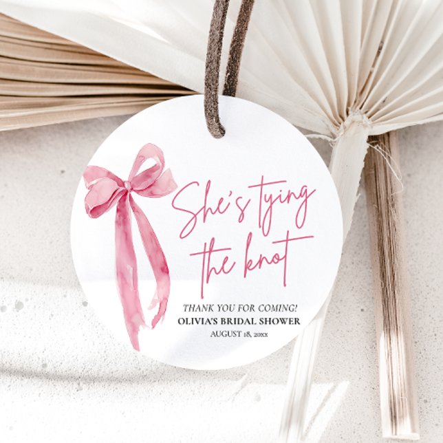 Étiquettes Cadeau Bow rose vif Elle noue la Fête des mariées de noeu (Créateur téléchargé)