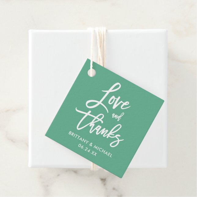 Étiquettes Cadeau Brush Script Love et Merci Mariage Neo Mint (En situation)