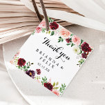 Étiquettes Cadeau Burgundy Spring Floral Moderne Calligraphie Mariag<br><div class="desc">Ces étiquettes de faveur de mariage florales de printemps bordeaux sont parfaites pour un mariage simple. Le design peint à la main est composé de feuilles verts, de rose éblouissant, de rousse, de violet, de rouge, de blanc et de roses bourguignons éblouissants, de pivoines soigneusement disposées dans de petits bouquets...</div>