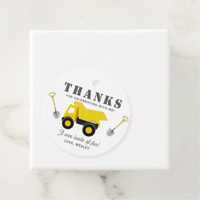 Étiquettes Cadeau Camions de construction Anniversaire (En situation)
