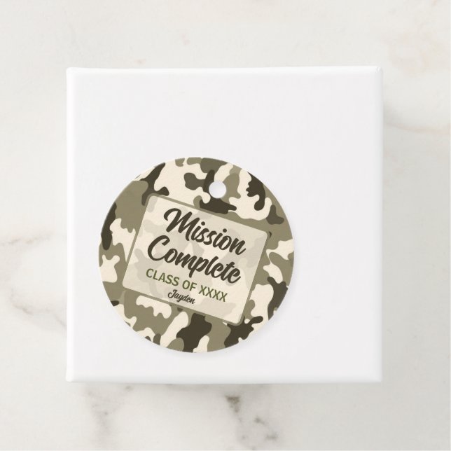 Étiquettes Cadeau Camouflage Rustique Tons Terreux de Brun et de Tan (En situation)