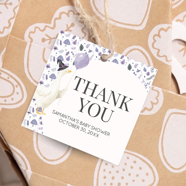 Étiquettes Cadeau Carré de Baby shower de petite oie (Silly Little Goose Halloween Baby Shower Square Favor Tags)