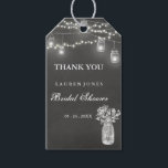 Étiquettes-cadeau Chalkboard Mason Jar Fête des mariées Favoriser le<br><div class="desc">Jolie chaîne de lumières de bocal de mason sur l'arrière - plan de tableau noir. Collection correspondante dans le magasin Little Bayleigh.</div>