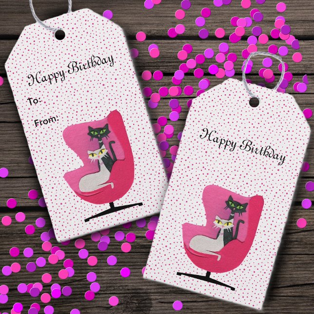 Étiquettes-cadeau Chats d'anniversaire atomique sur chaise rose Pois (MId Century pink chair with two pretty cats on white with pink dots Happy Birthday gift tags.)